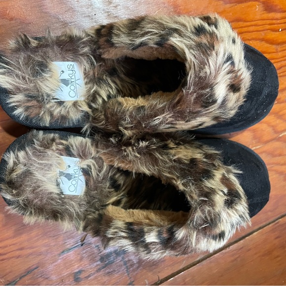 Corkys leopard and black slip on shoes. Super comfy and fluffy. Size 10 - Picture 2 of 3